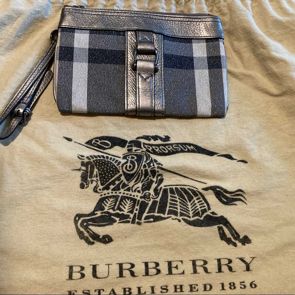 Gorgeous Burberry Wristlet Silver Sparkly Design